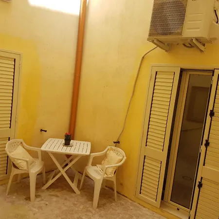 In The Heart Of Ortigia Apartment *